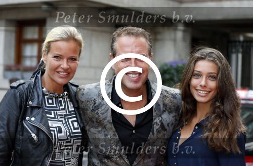 Amsterdam 11 september 2012
Uitreiking elegance awards in hotel the grand. Richard Kemper met vrouw en dochter
Peter Smulders bv