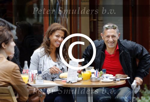 Amsterdam 1 september 2012
Ronald Kahn met zijn nieuwe vriendin Ingrid Carolina.
Peter Smulders bv
