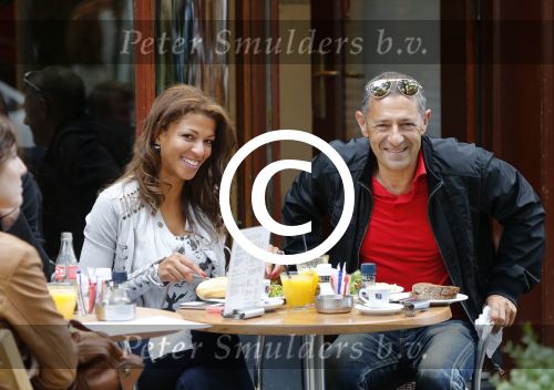 Amsterdam 1 september 2012
Ronald Kahn met zijn nieuwe vriendin Ingrid Carolina.
Peter Smulders bv