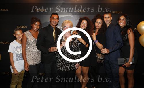 Amsterdam 1 september 2012
Ruud Gullit viert zijn 50e verjaardag in members only van Tommy Hilfiger. Ruud met Joelle Maxim Felicity Chermaine Quincy Cheyenne en zijn moeder
Peter Smulders bv