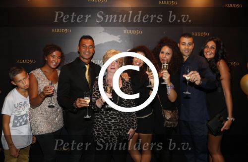 Amsterdam 1 september 2012
Ruud Gullit viert zijn 50e verjaardag in members only van Tommy Hilfiger. Ruud met Joelle Maxim Felicity Chermaine Quincy Cheyenne en zijn moeder
Peter Smulders bv