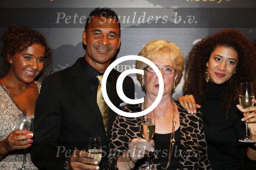 Amsterdam 1 september 2012
Ruud Gullit viert zijn 50e verjaardag in members only van Tommy Hilfiger. Ruud met Joelle Maxim Felicity Chermaine Quincy Cheyenne en zijn moeder
Peter Smulders bv