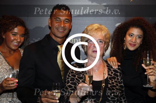 Amsterdam 1 september 2012
Ruud Gullit viert zijn 50e verjaardag in members only van Tommy Hilfiger. Ruud met Joelle Maxim Felicity Chermaine Quincy Cheyenne en zijn moeder
Peter Smulders bv
