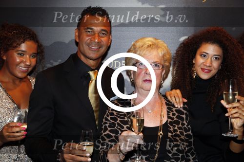 Amsterdam 1 september 2012
Ruud Gullit viert zijn 50e verjaardag in members only van Tommy Hilfiger. Ruud met Joelle Maxim Felicity Chermaine Quincy Cheyenne en zijn moeder
Peter Smulders bv