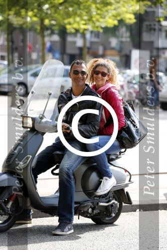 Amsterdam 3 september 2012
Ruud Gullit met zijn dochter Cheyenne op vespa scooter.
Peter Smulders bv