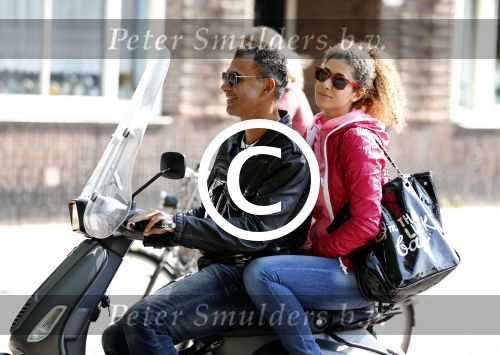 Amsterdam 3 september 2012
Ruud Gullit met zijn dochter Cheyenne op vespa scooter.
Peter Smulders bv