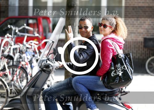 Amsterdam 3 september 2012
Ruud Gullit met zijn dochter Cheyenne op vespa scooter.
Peter Smulders bv