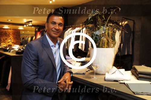 Utrecht 17 september 2012
Ruud Gullit opent society shop in Utrecht.
Peter Smulders bv