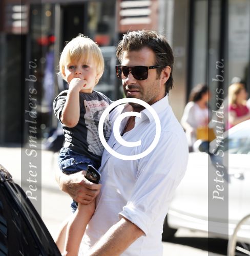 Amsterdam 28 augustus 2012
Ellemieke Vermolen en haar man Sergio Herman doen boodschappen op de pc hooftstraat met hun kinderen.
Peter Smulders bv