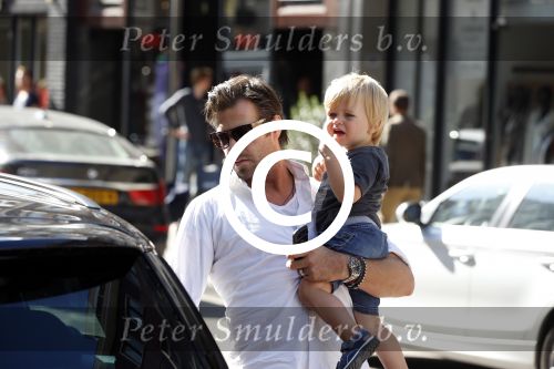 Amsterdam 28 augustus 2012
Ellemieke Vermolen en haar man Sergio Herman doen boodschappen op de pc hooftstraat met hun kinderen.
Peter Smulders bv