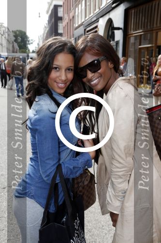 Amsterdam 2 september 2012
Grazi PC Catwalk op de pc hooftstraat. Sylvana Simons met dochter die mee liep met de modeshow
Peter Smulders bv