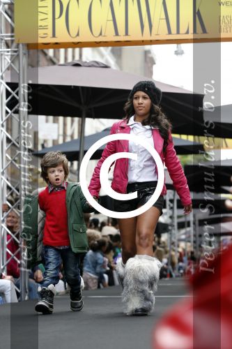 Amsterdam 2 september 2012
Grazi PC Catwalk op de pc hooftstraat. Zoon Lange Frans Willem en dochter Sylvana Simons Levi
Peter Smulders bv