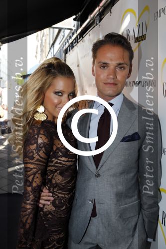 Amsterdam 28 augustus 2012
5 jaar grazia Magazine wordt gevierd met feestje in Armani winkel op de pc hooftstraat. Sylvie v d Vaart ontvangt het eerste exemplaar uit handen van Hilmar Mulder. Sylvie met broer
Peter Smulders bv