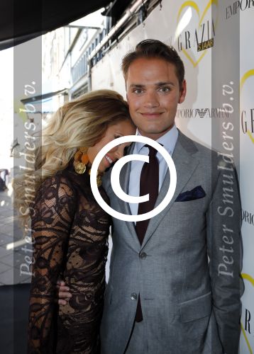 Amsterdam 28 augustus 2012
5 jaar grazia Magazine wordt gevierd met feestje in Armani winkel op de pc hooftstraat. Sylvie v d Vaart ontvangt het eerste exemplaar uit handen van Hilmar Mulder. Sylvie met broer
Peter Smulders bv