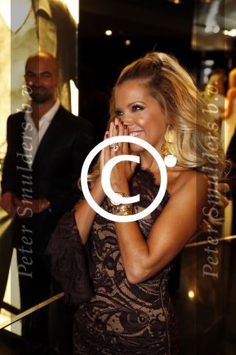 Amsterdam 28 augustus 2012
5 jaar grazia Magazine wordt gevierd met feestje in Armani winkel op de pc hooftstraat. Sylvie v d Vaart ontvangt het eerste exemplaar uit handen van Hilmar Mulder.
Peter Smulders bv