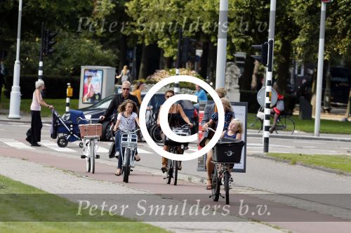 Amsterdam 3 september 2012
Tatum Dagelet en haar dochter Toy Travis op de fiets.
Peter Smulders bv