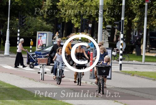 Amsterdam 3 september 2012
Tatum Dagelet en haar dochter Toy Travis op de fiets.
Peter Smulders bv