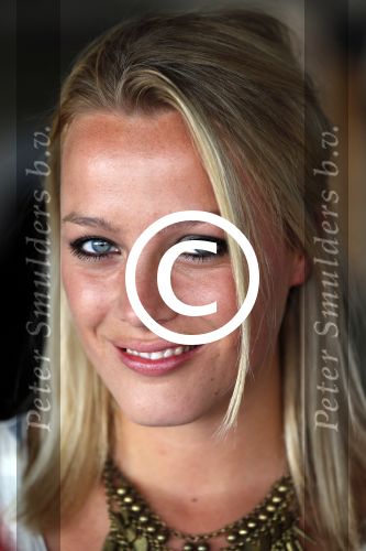 Amsterdam 3 september 2012
Presentatie deelnmemers expeditie Robinson bij strand west . Tess Milne
Peter Smulders bv