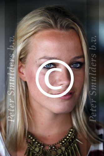 Amsterdam 3 september 2012
Presentatie deelnmemers expeditie Robinson bij strand west . Tess Milne
Peter Smulders bv