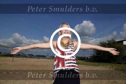 Amsterdam 3 september 2012
Presentatie deelnmemers expeditie Robinson bij strand west . Tess Milne
Peter Smulders bv