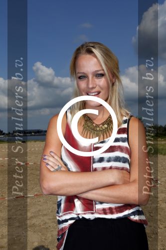 Amsterdam 3 september 2012
Presentatie deelnmemers expeditie Robinson bij strand west . Tess Milne
Peter Smulders bv