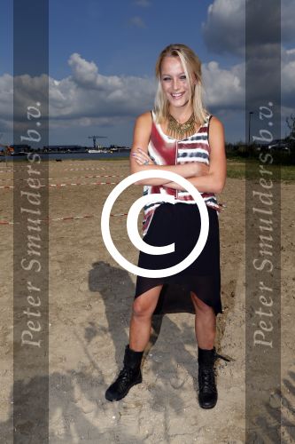 Amsterdam 3 september 2012
Presentatie deelnmemers expeditie Robinson bij strand west . Tess Milne
Peter Smulders bv