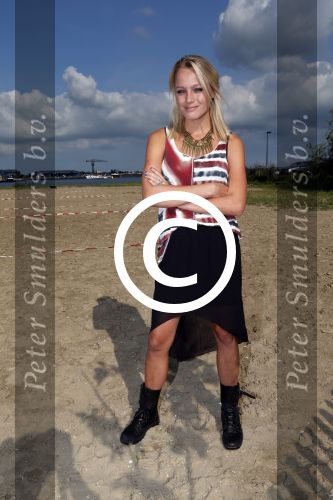 Amsterdam 3 september 2012
Presentatie deelnmemers expeditie Robinson bij strand west . Tess Milne
Peter Smulders bv
