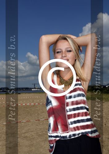 Amsterdam 3 september 2012
Presentatie deelnmemers expeditie Robinson bij strand west . Tess Milne
Peter Smulders bv
