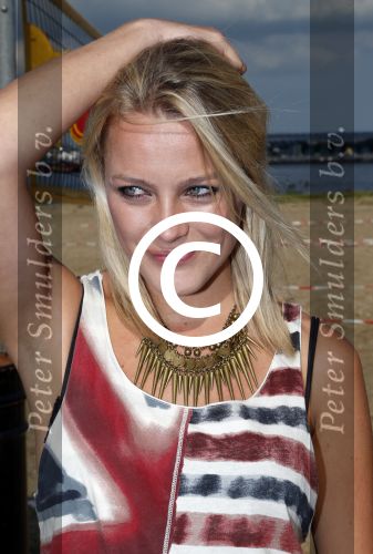Amsterdam 3 september 2012
Presentatie deelnmemers expeditie Robinson bij strand west . Tess Milne
Peter Smulders bv