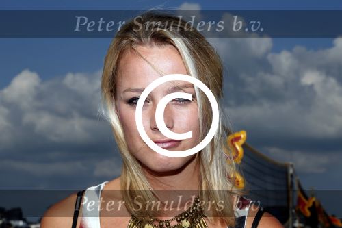 Amsterdam 3 september 2012
Presentatie deelnmemers expeditie Robinson bij strand west . Tess Milne
Peter Smulders bv