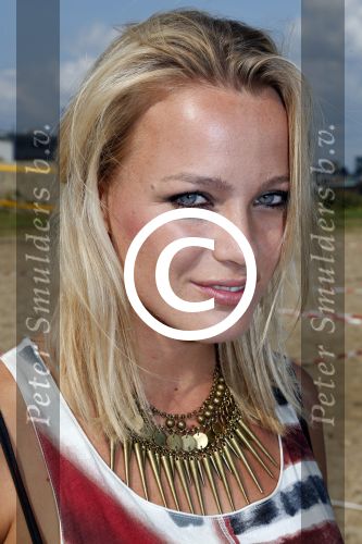 Amsterdam 3 september 2012
Presentatie deelnmemers expeditie Robinson bij strand west . Tess Milne
Peter Smulders bv