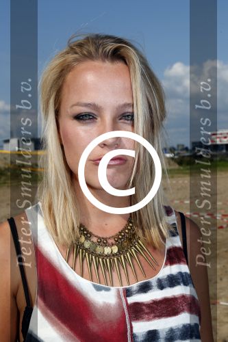 Amsterdam 3 september 2012
Presentatie deelnmemers expeditie Robinson bij strand west . Tess Milne
Peter Smulders bv