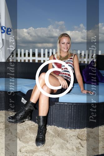 Amsterdam 3 september 2012
Presentatie deelnmemers expeditie Robinson bij strand west . Tess Milne
Peter Smulders bv