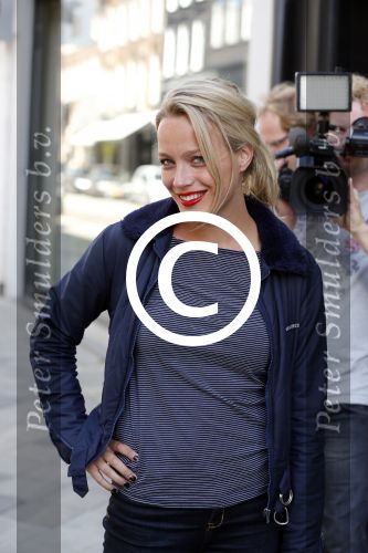 Amsterdam 28 augustus 2012
Tess Milne op de pc hooftstraat.
Peter Smulders bv