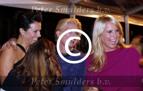 Amsterdam 3 september 2012
Premiere de verbouwing in het nieuwe de la mar theater. Linda de Mol Tjitske Reidinga Susan Visser Lies Visschedijk en Will Koopman
Peter Smulders bv