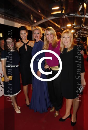 Amsterdam 3 september 2012
Premiere de verbouwing in het nieuwe de la mar theater. Linda de Mol Tjitske Reidinga Susan Visser Lies Visschedijk en Will Koopman
Peter Smulders bv