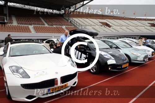 Amsterdam 14 september 2012
Rally net electrische auto sdie in het guiness book of records komt. De auto s vertrokken vanuit het Olympisch stadion. Victoria Koblenko rijdt in een Fisker
Peter Smulders bv