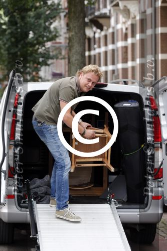 Amsterdam 6 september 2012
Wesly Bronkhorst en zijn vriendin aan het verhuizen.
Peter Smulders bv