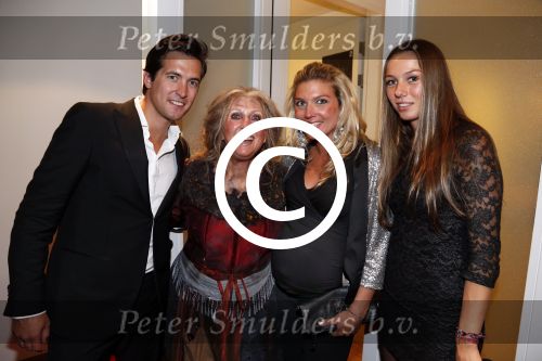 Amsterdam 23 september 2012
Premiere de Jantjes in het nieuwe de la mar met oa Willeke Alberti. Willeke met zoon Kai en zijn zwangere vrouw en dochter van Danielle van t Schip
Peter Smulders bv