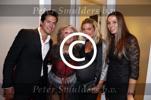 Amsterdam 23 september 2012
Premiere de Jantjes in het nieuwe de la mar met oa Willeke Alberti. Willeke met zoon Kai en zijn zwangere vrouw en dochter van Danielle van t Schip
Peter Smulders bv
