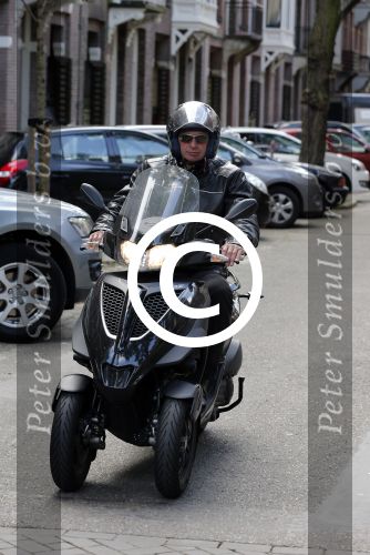 Amsterdam 6 september 2012
Willem Holleeder op zijn nieuwe piaggio MP3.
Peter Smulders bv