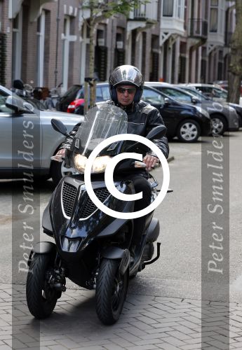 Amsterdam 6 september 2012
Willem Holleeder op zijn nieuwe piaggio MP3.
Peter Smulders bv