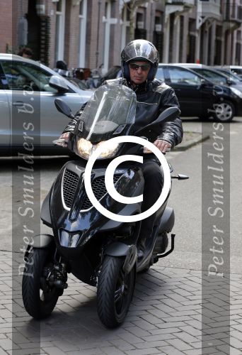 Amsterdam 6 september 2012
Willem Holleeder op zijn nieuwe piaggio MP3.
Peter Smulders bv