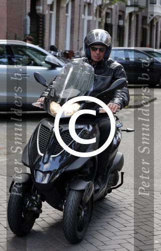 Amsterdam 6 september 2012
Willem Holleeder op zijn nieuwe piaggio MP3.
Peter Smulders bv