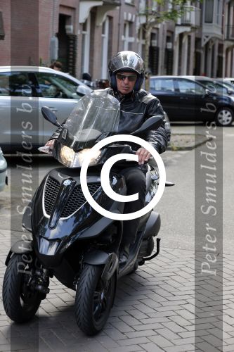 Amsterdam 6 september 2012
Willem Holleeder op zijn nieuwe piaggio MP3.
Peter Smulders bv