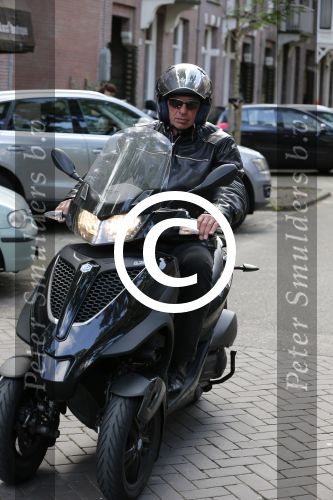 Amsterdam 6 september 2012
Willem Holleeder op zijn nieuwe piaggio MP3.
Peter Smulders bv