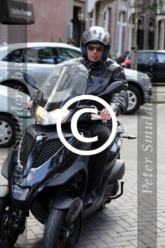 Amsterdam 6 september 2012
Willem Holleeder op zijn nieuwe piaggio MP3.
Peter Smulders bv