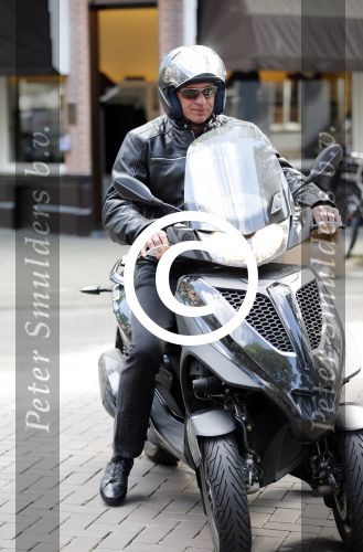 Amsterdam 6 september 2012
Willem Holleeder op zijn nieuwe piaggio MP3.
Peter Smulders bv