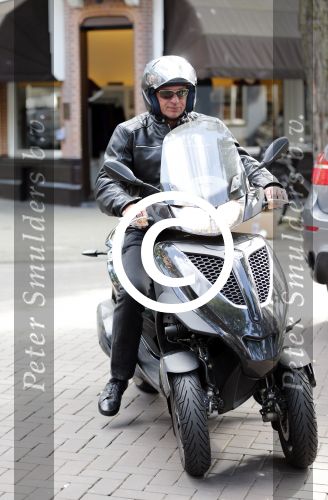 Amsterdam 6 september 2012
Willem Holleeder op zijn nieuwe piaggio MP3.
Peter Smulders bv