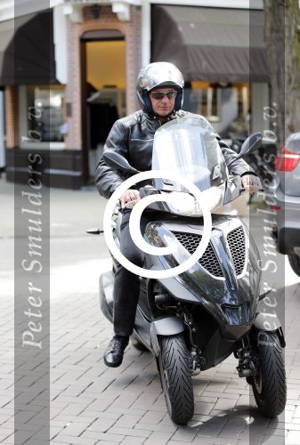 Amsterdam 6 september 2012
Willem Holleeder op zijn nieuwe piaggio MP3.
Peter Smulders bv